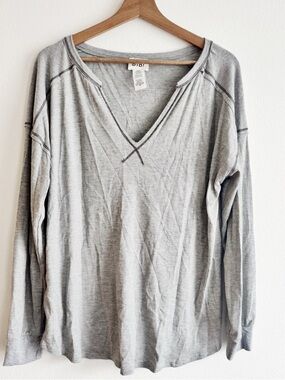 BIBI Lightweight Waffle Knit V-Neck Long Sleeve Top - Light Gray small
